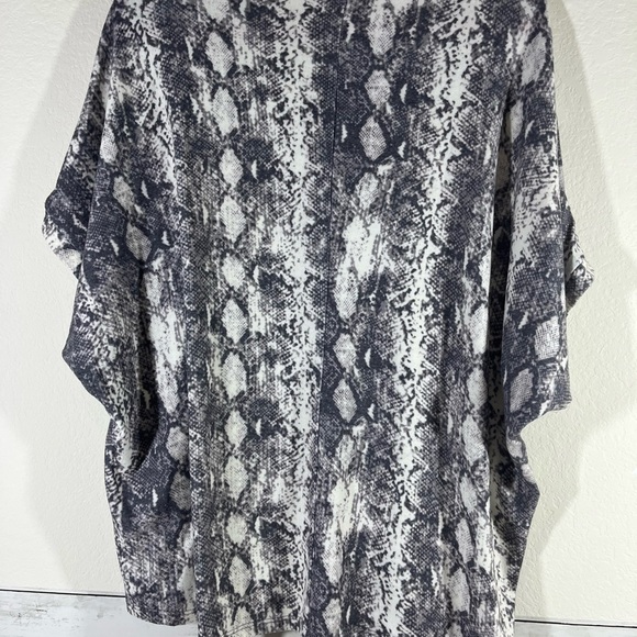 Philosophy Women’s Plus Size Snake Print Stretch Shirt‎ Top 1X New no tag - Picture 7 of 7